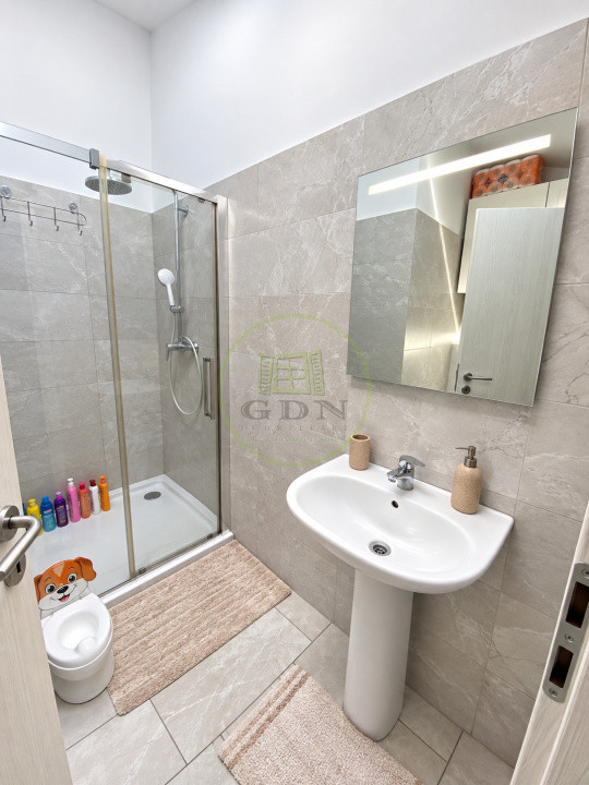 Vând apartament 3 camere Râșnov
