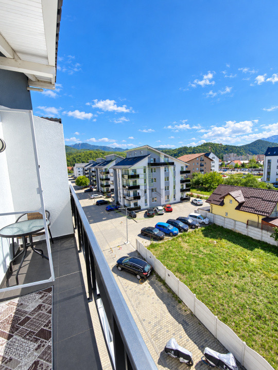 Vând apartament 3 camere Râșnov