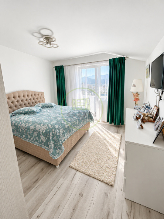 Vând apartament 3 camere Râșnov