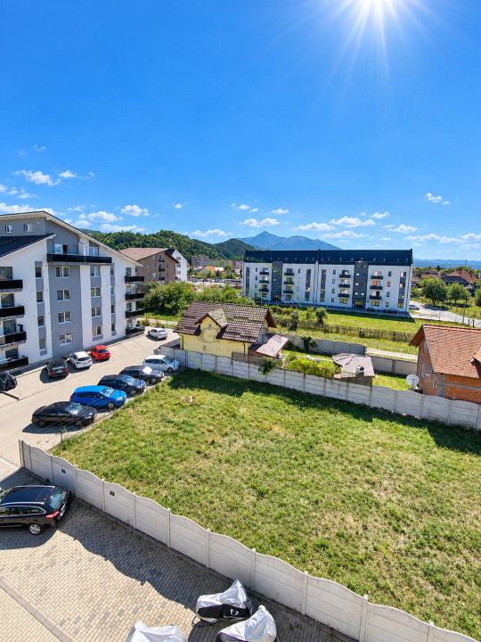 Vând apartament 3 camere Râșnov