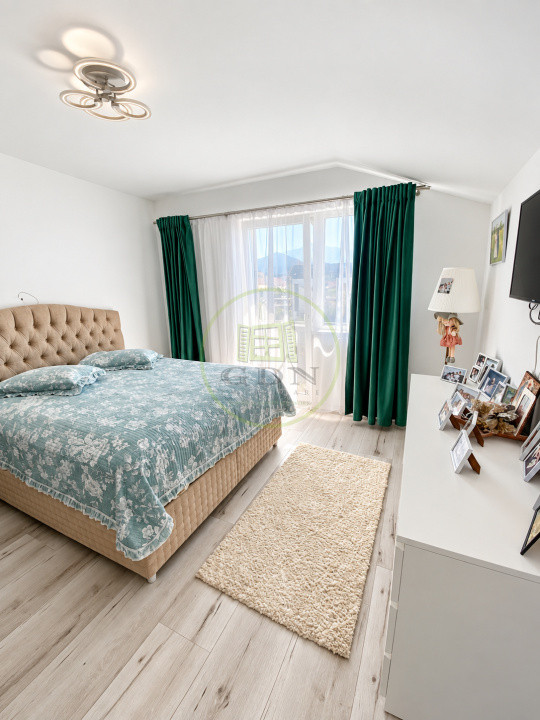 Vând apartament 3 camere Râșnov