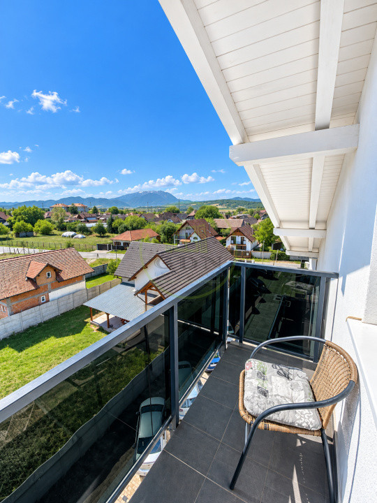 Vând apartament 3 camere Râșnov