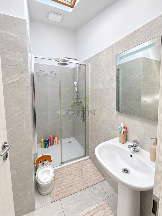 Vând apartament 3 camere Râșnov