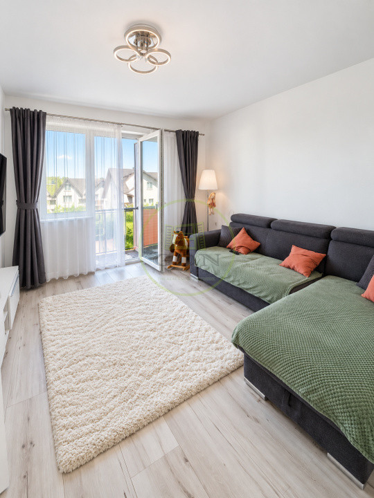 Vând apartament 3 camere Râșnov