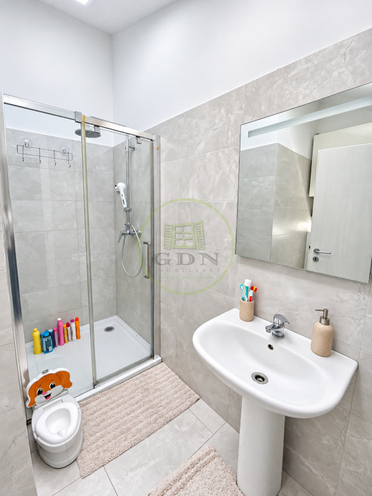 Vând apartament 3 camere Râșnov