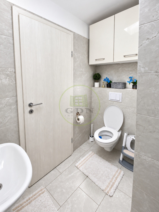 Vând apartament 3 camere Râșnov