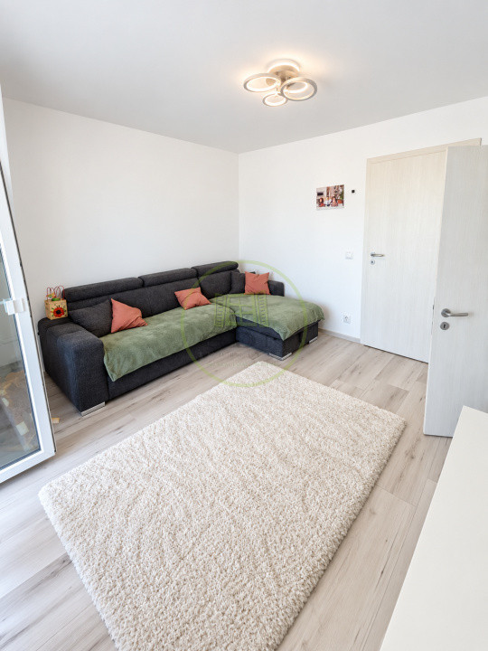 Vând apartament 3 camere Râșnov