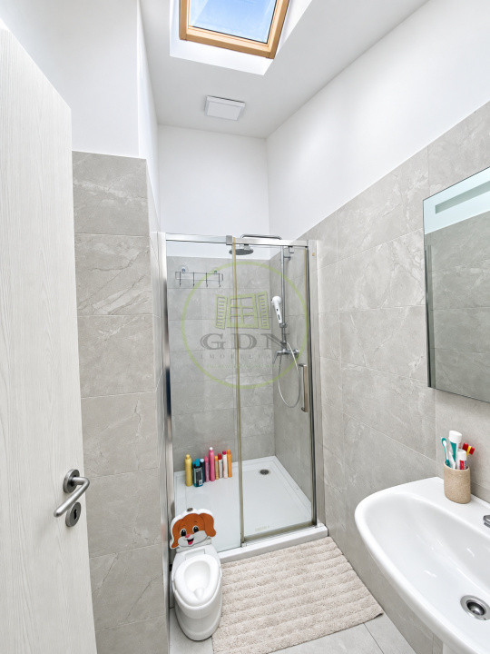 Vând apartament 3 camere Râșnov