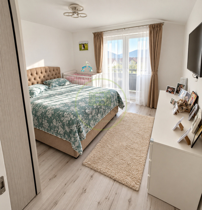Vând apartament 3 camere Râșnov