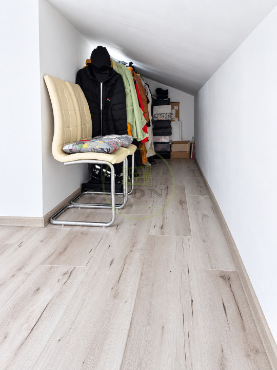 Vând apartament 3 camere Râșnov