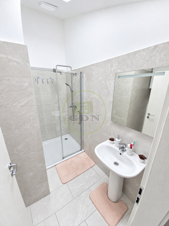 Vând apartament 3 camere Râșnov