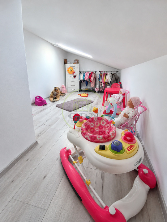 Vând apartament 3 camere Râșnov