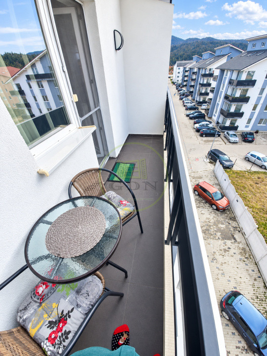 Vând apartament 3 camere Râșnov