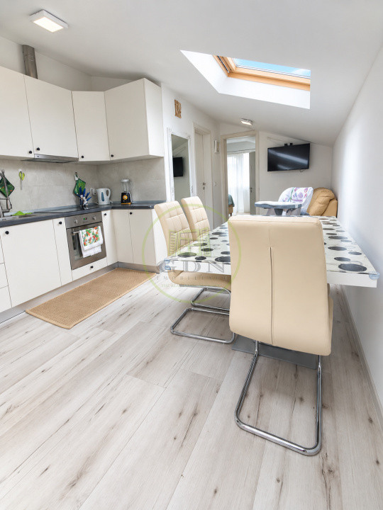 Vând apartament 3 camere Râșnov