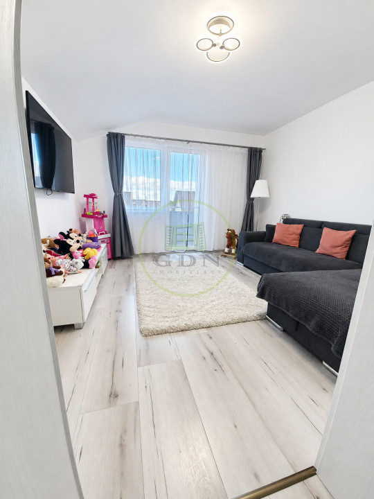Vând apartament 3 camere Râșnov
