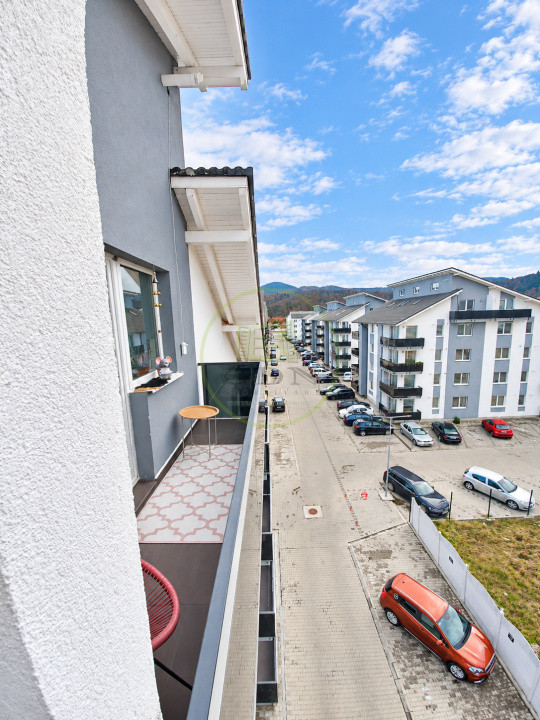 Vând apartament 3 camere Râșnov