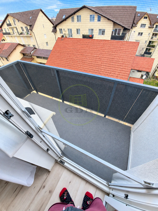 Vând apartament 3 camere Râșnov