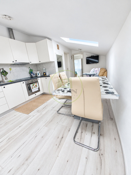 Vând apartament 3 camere Râșnov