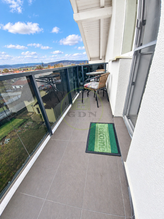 Vând apartament 3 camere Râșnov