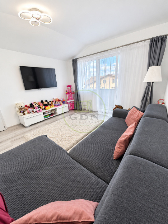 Vând apartament 3 camere Râșnov