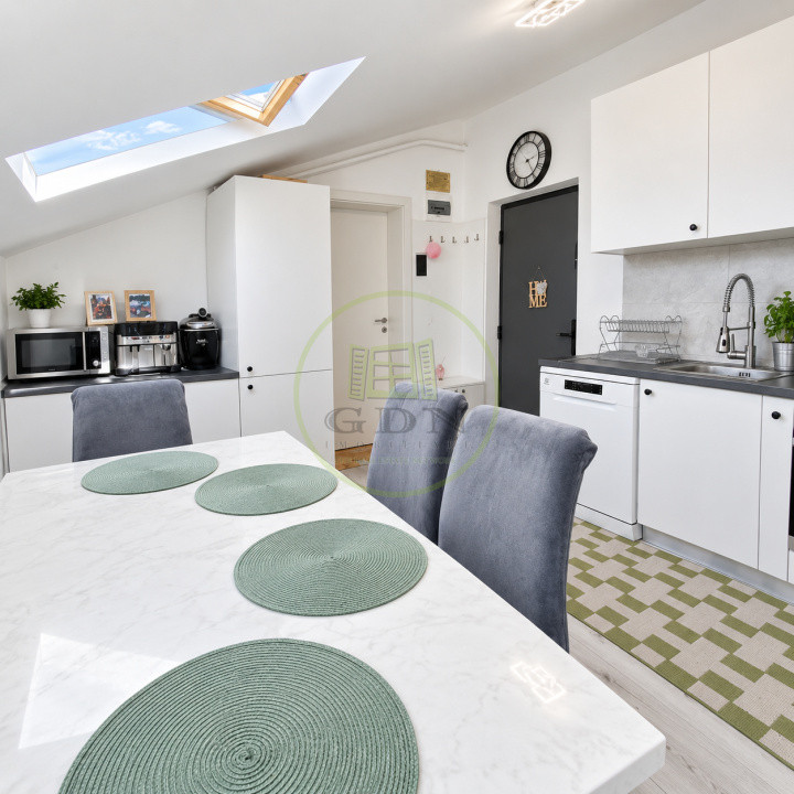 Vând apartament 3 camere Râșnov