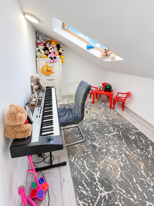 Vând apartament 3 camere Râșnov