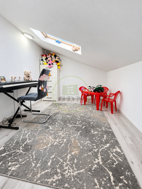 Vând apartament 3 camere Râșnov