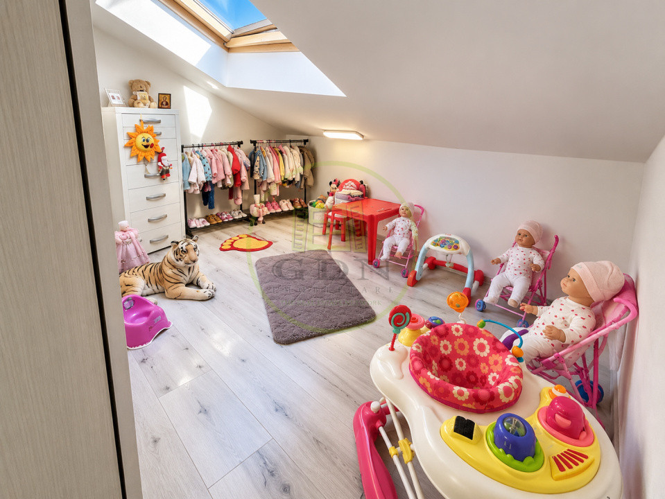 Vând apartament 3 camere Râșnov