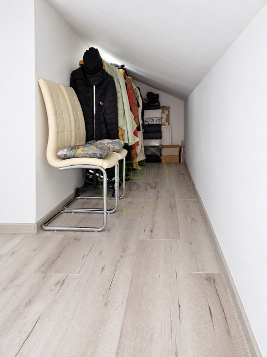 Vând apartament 3 camere Râșnov