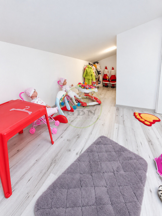 Vând apartament 3 camere Râșnov