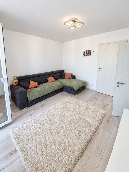 Vând apartament 3 camere Râșnov