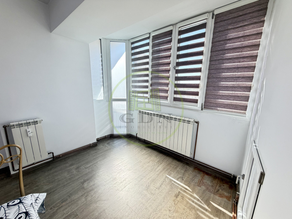 Apartament 3 camere decomandat, cartier Rovine, zona Posta