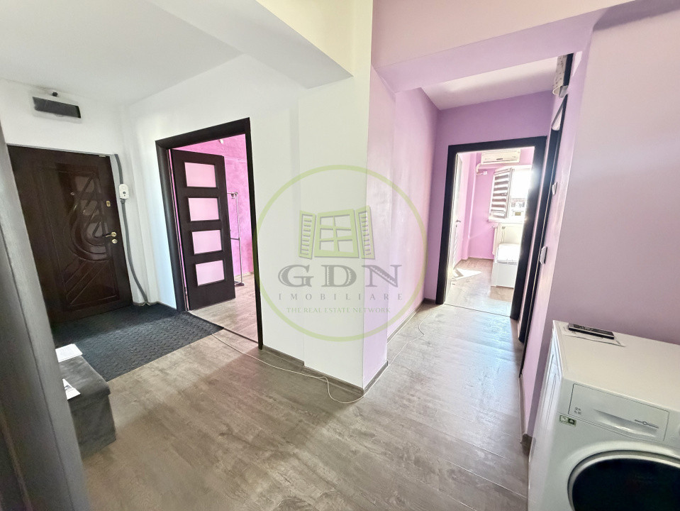 Apartament 3 camere decomandat, cartier Rovine, zona Posta