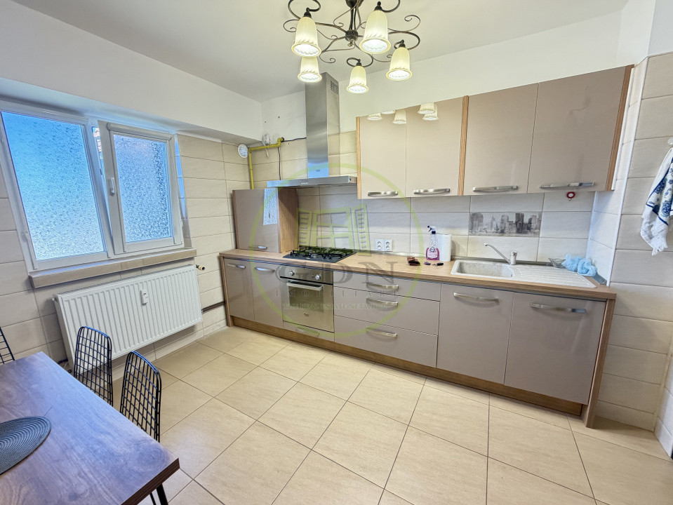 Apartament 3 camere decomandat, cartier Rovine, zona Posta