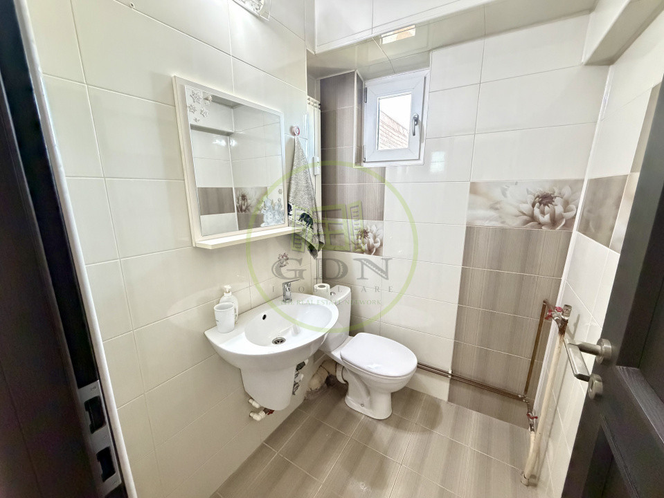 Apartament 3 camere decomandat, cartier Rovine, zona Posta