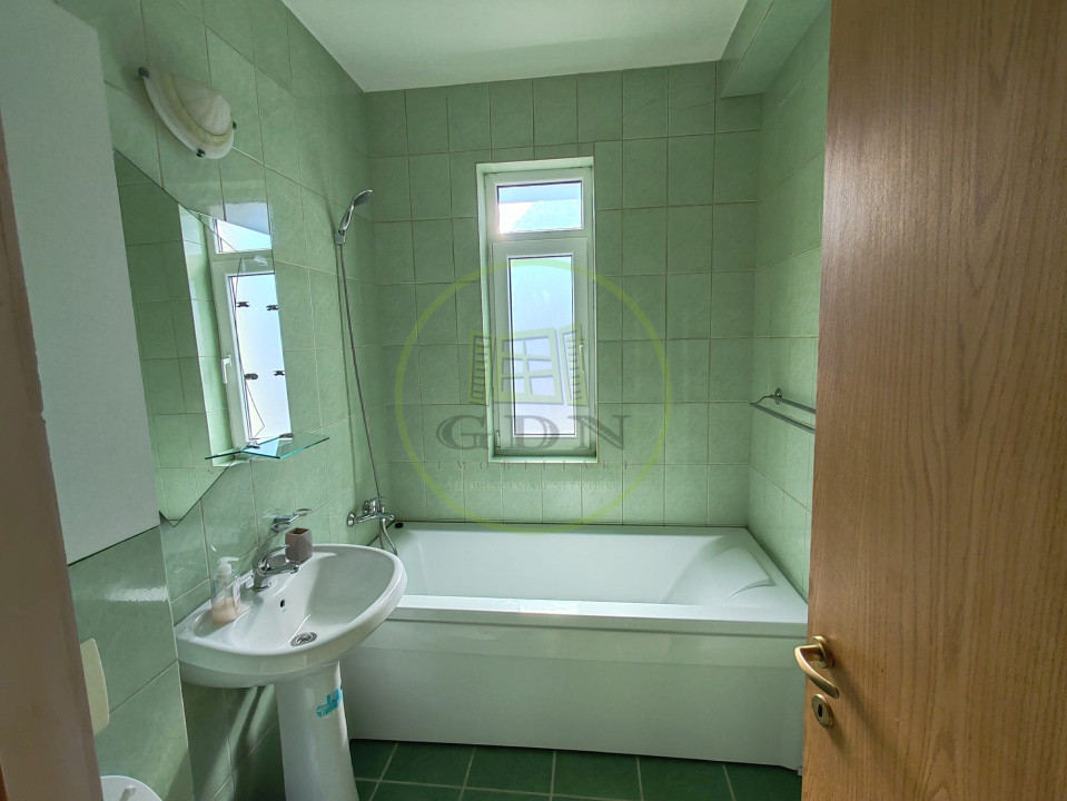 Apartament spațios cu 3 camere, decomandat – 90 mp Ștrand.
