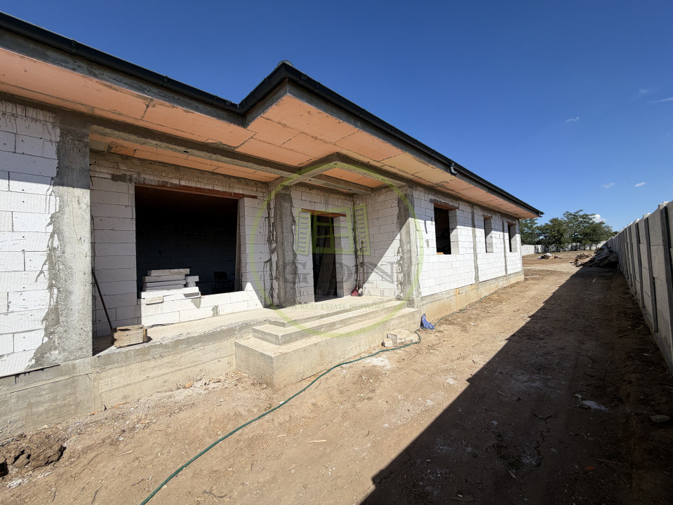 Casa la rosu pe  parter, 133mp utili, anexa 39mp, Carcea, zona profi
