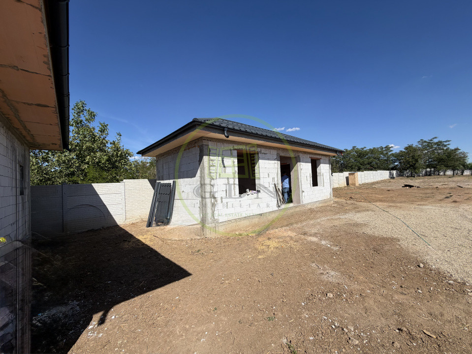 Casa la rosu pe  parter, 133mp utili, anexa 39mp, Carcea, zona profi
