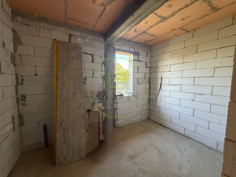 Casa la rosu pe  parter, 133mp utili, anexa 39mp, Carcea, zona profi