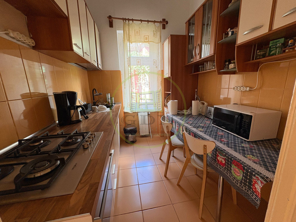 Apartament, 3 camere, 95 mp, decomandat, zona Centrala
