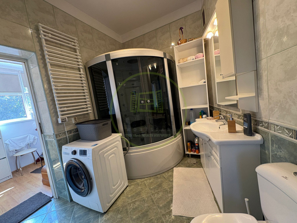 Apartament, 3 camere, 95 mp, decomandat, zona Centrala