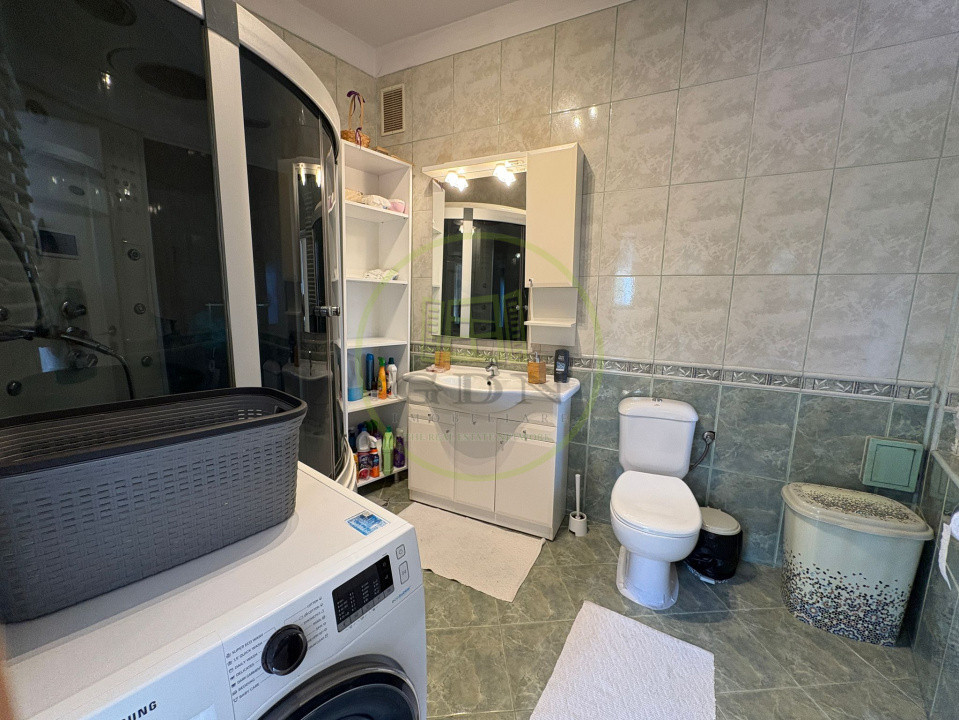 Apartament, 3 camere, 95 mp, decomandat, zona Centrala