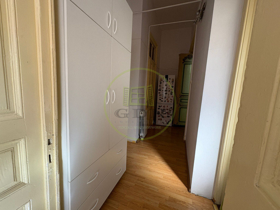 Apartament, 3 camere, 95 mp, decomandat, zona Centrala