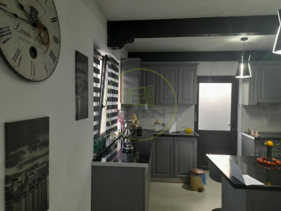 Casa noua 8  camere de vanzare in  Victoria jud. Brasov