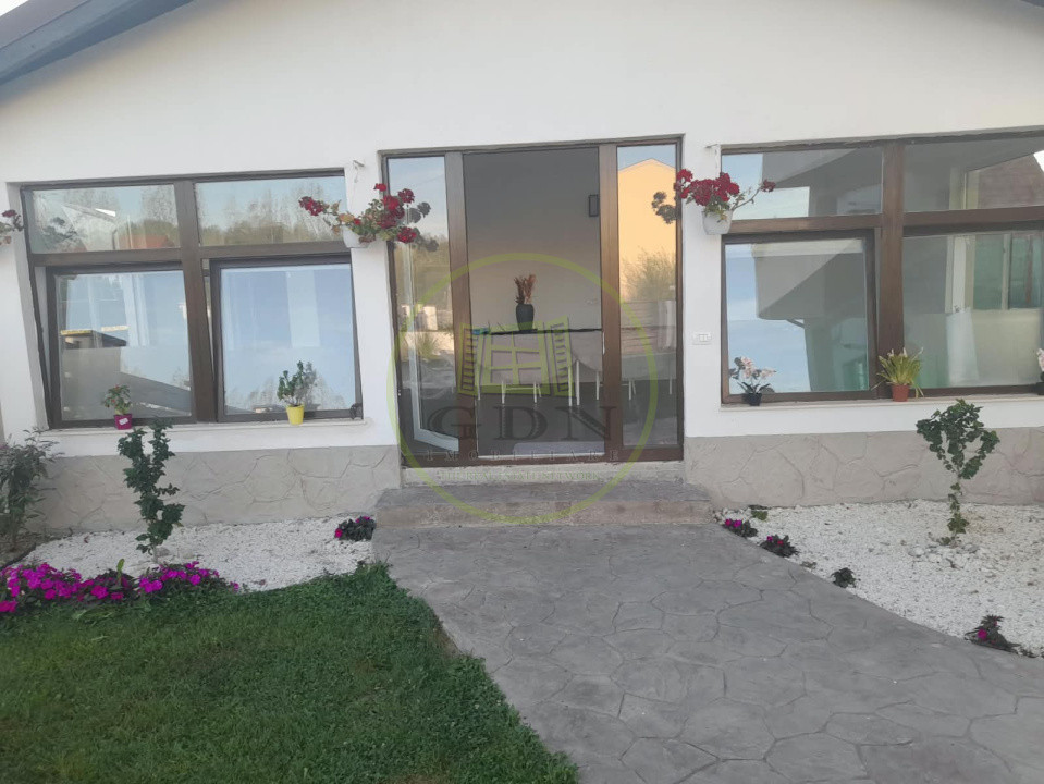 Casa noua 8  camere de vanzare in  Victoria jud. Brasov