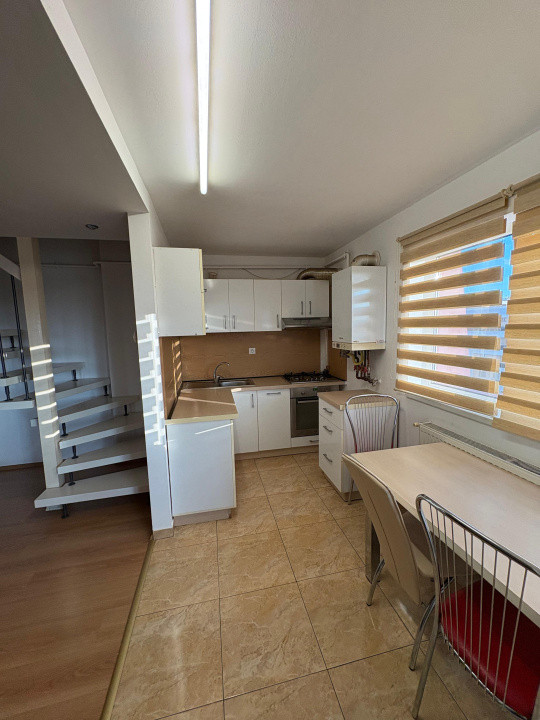 Apartament de vânzare 4 camere  | 100mp| - zona Ștrand
