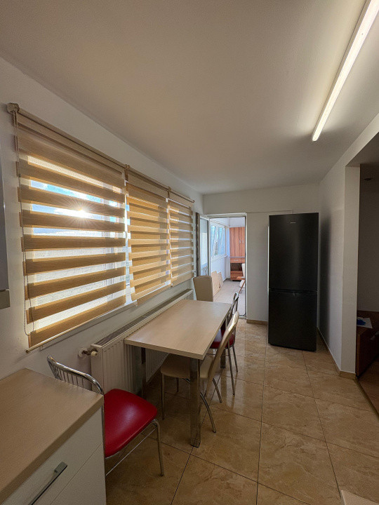 Apartament de vânzare 4 camere  | 100mp| - zona Ștrand