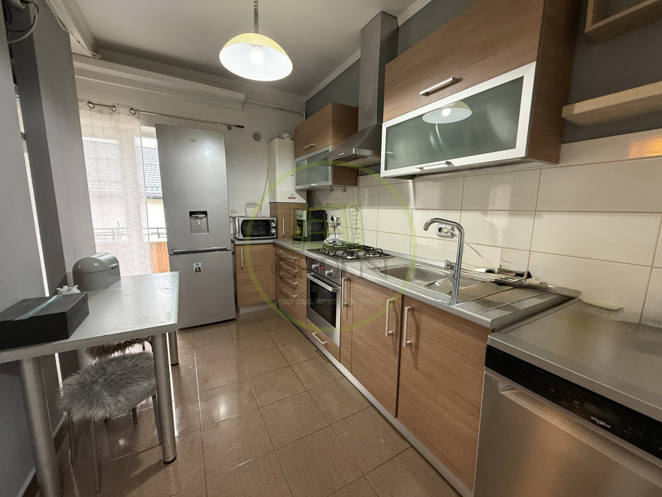 De închiriat - Ap. 4 camere, curte comună, Florești, 90 mp.