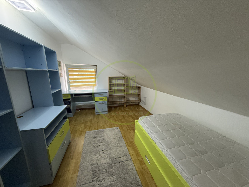 De închiriat - Ap. 4 camere, curte comună, Florești, 90 mp.
