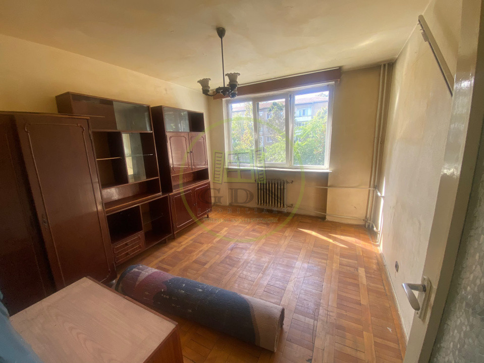 Apart.3 cam, decomandat, etaj 2, nerenovat, str Transilvaniei nr 1, Rogerius